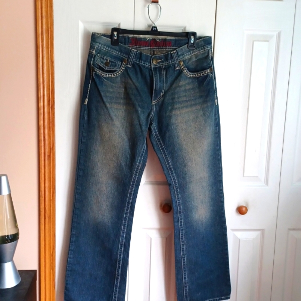 Men extteme couture jean with detail on pockets in back...34×32